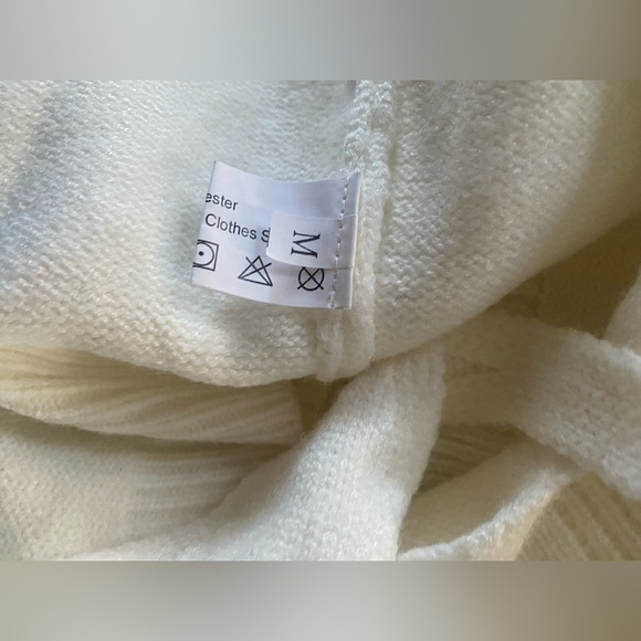 5 tops - Hollister, dynamite etc. - Picture 15 of 16